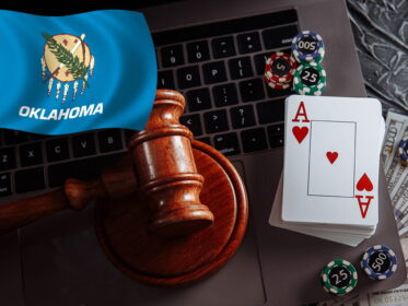 legal gambling age in oklahoma